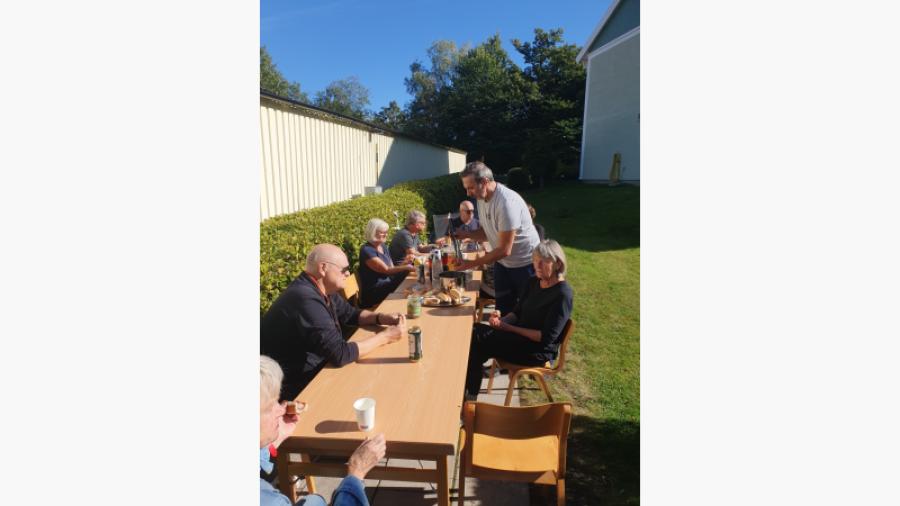 Korvgrillning i samband med att vi målat staketen