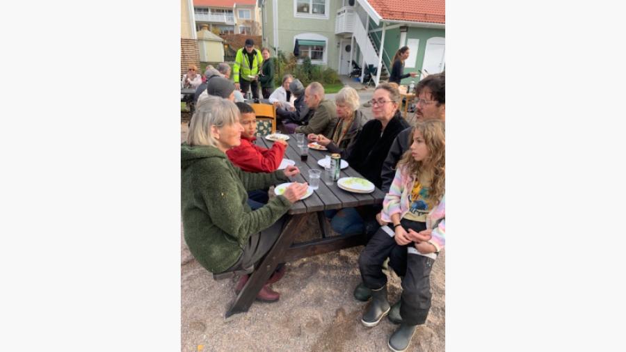 Välförtjänst lunch vid städdag